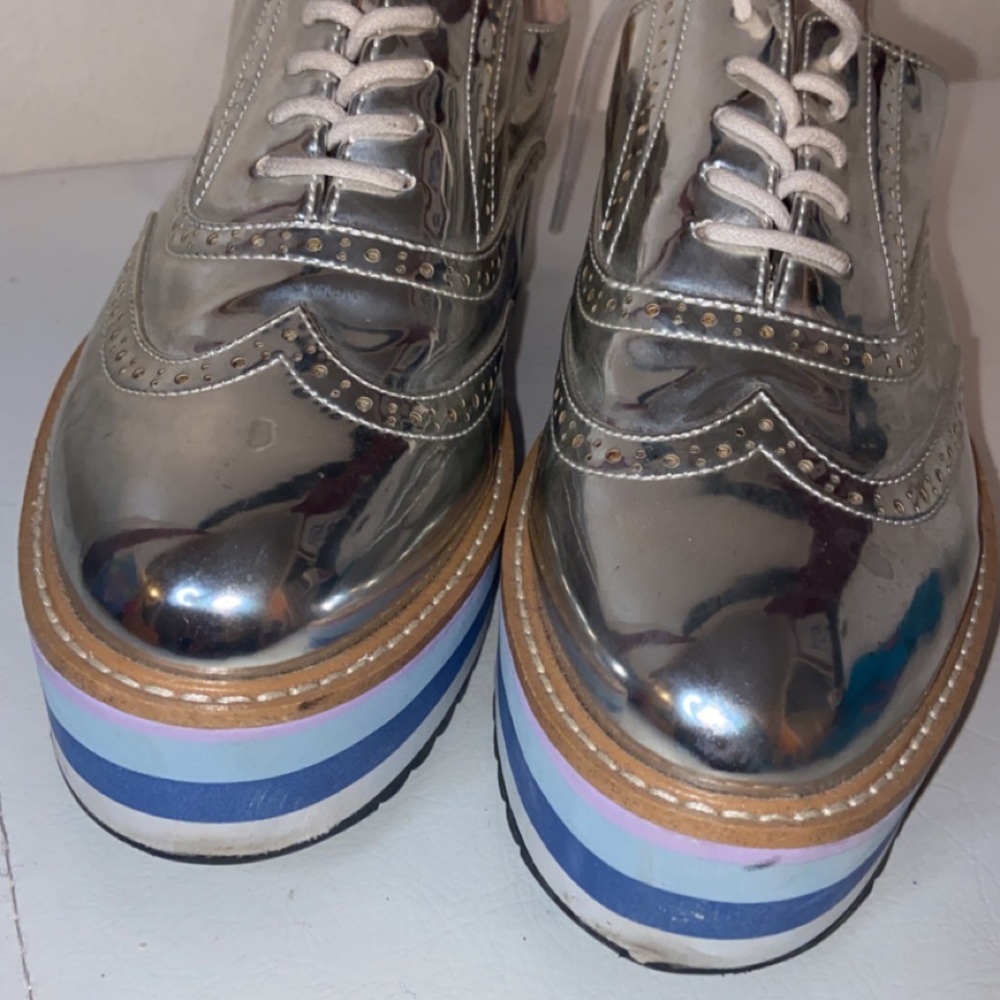 Metallic wedges